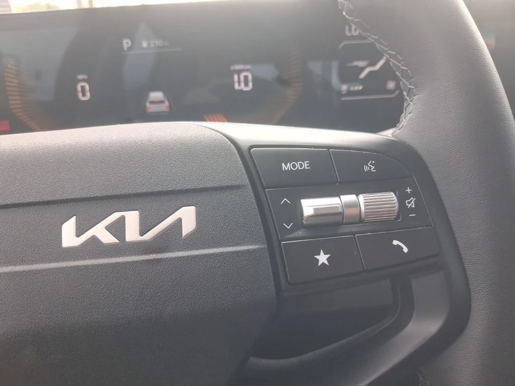 Used 2026 Black Kia EX image 27