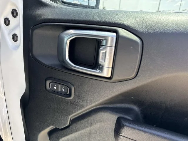 Used 2025 White Jeep Sport S image 19