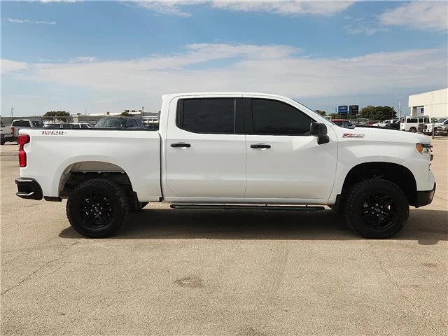 Used 2025 Summit White Chevrolet LT Trail Boss 4x4 Crew Cab 5.75 ft. box 147.4 in. image 5