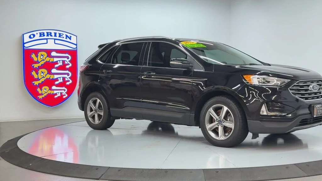 Used 2019 Agate Black Metallic Ford SEL image 3