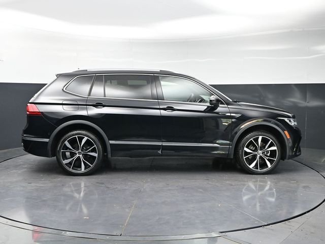 Used 2024 Deep Black Pearl Volkswagen 2.0T SEL R-Line image 4