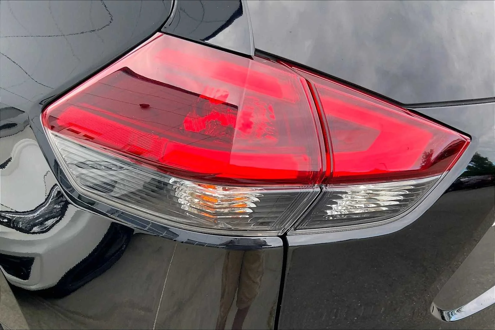 Used 2020 Magnetic Black Pearl Nissan S image 27