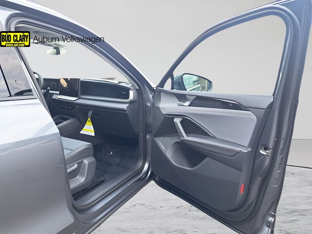 2025 Volkswagen Tiguan SE - Photo 18