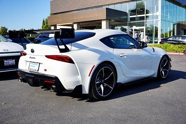 Used 2021 White Toyota 3.0 image 9