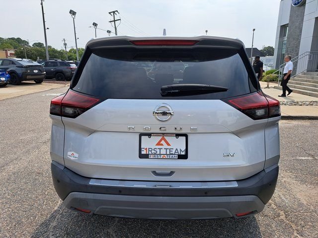 Used 2021 Silver Nissan SV image 5