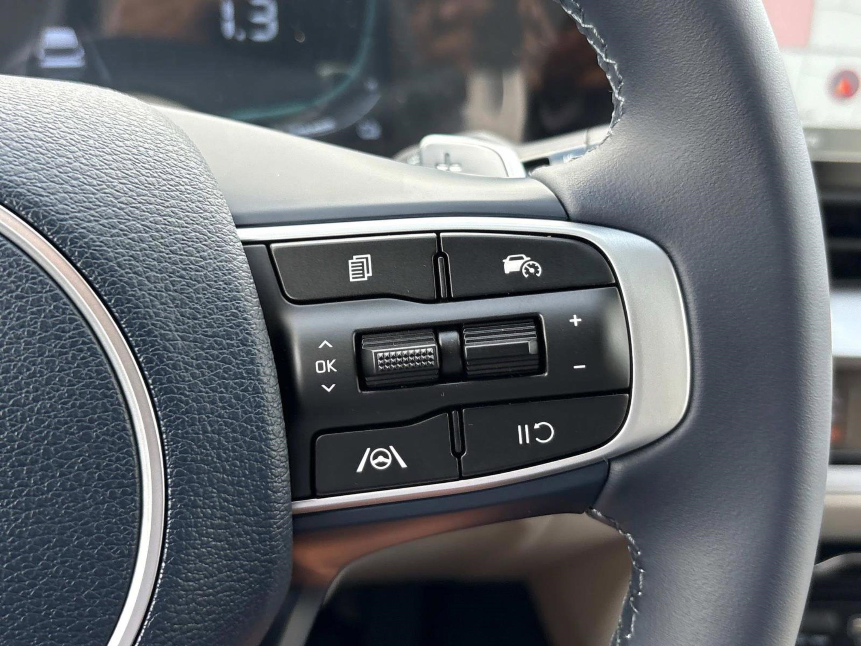 New 2025 Fusion Black Kia EX image 24