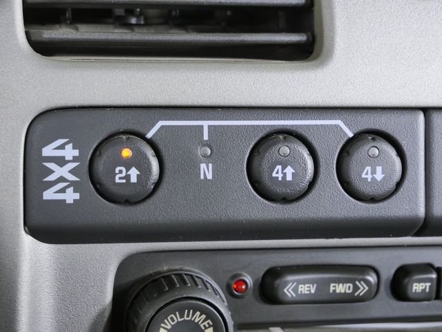Used 2006 White GMC SLT image 30