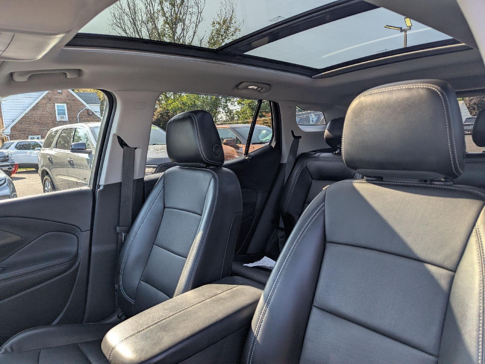 Used 2022 Summit White GMC SLT image 30