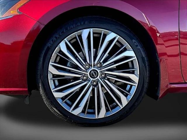 Used 2023 Red Nissan 2.5 SL image 35