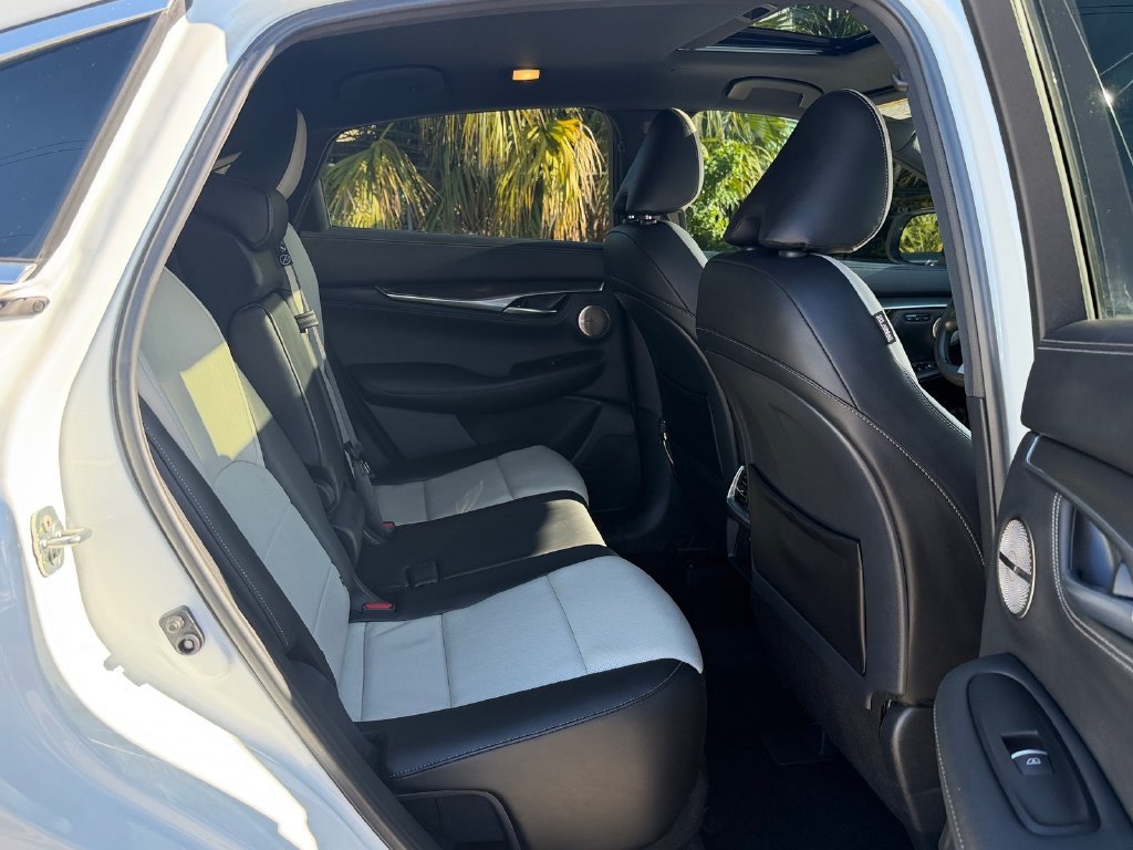 Used 2025 White INFINITI ESSENTIAL image 17