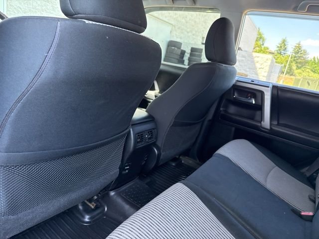Used 2016 Classic Silver Metallic Toyota SR5 4X4 image 24