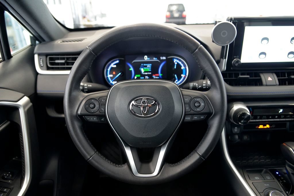 2023 Toyota RAV4 SE - Photo 18