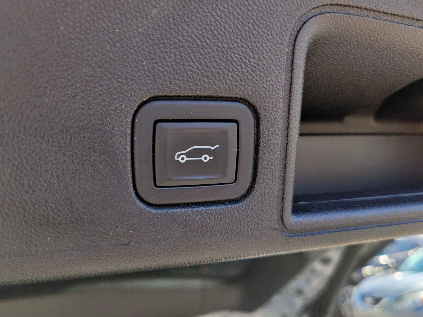 Used 2024 Sterling Metallic GMC SLT image 8