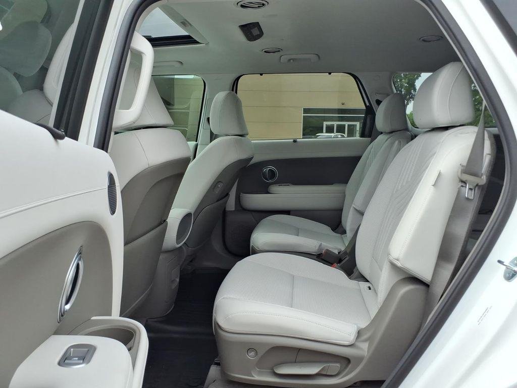 New 2026 White Hyundai SEL Premium FWD image 11