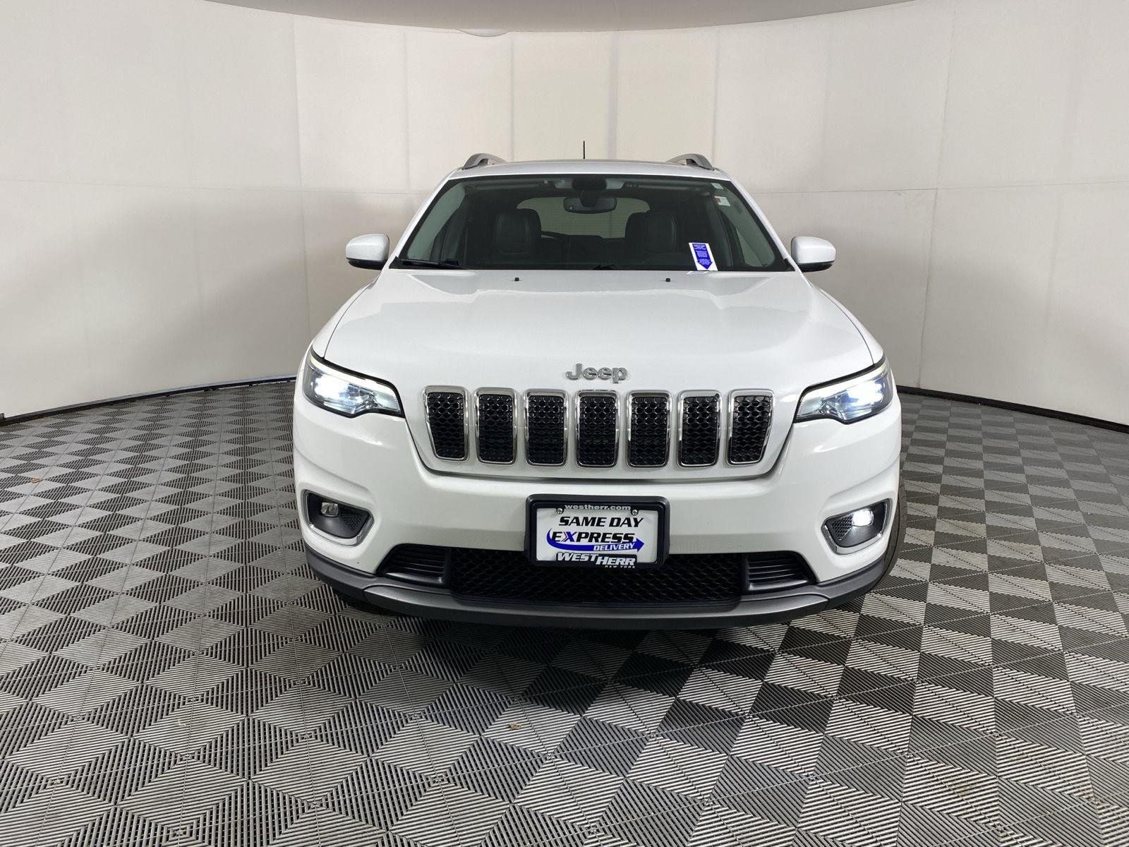 Used 2019 Bright White Clearcoat Jeep Limited image 2