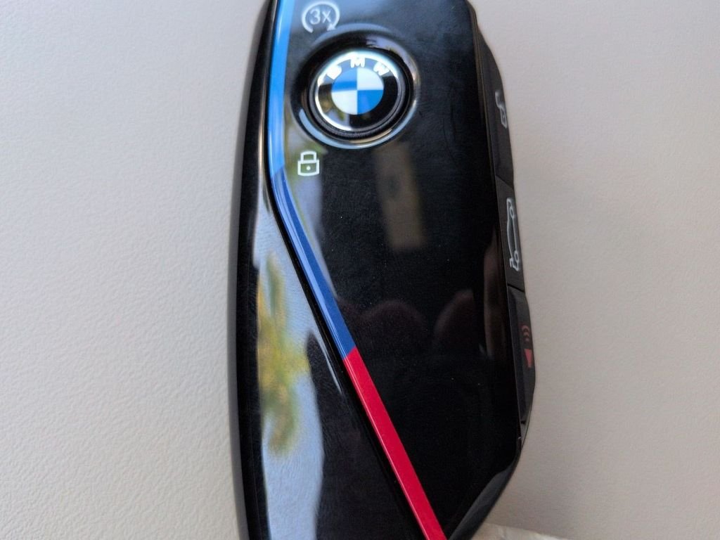New 2026 Tanzanite Blue II Metallic BMW M50 xDrive image 30