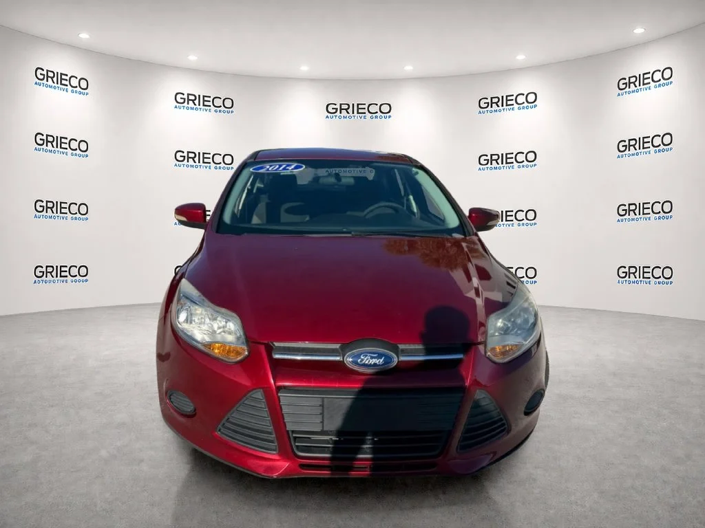 Used 2013 Red Ford SE image 2