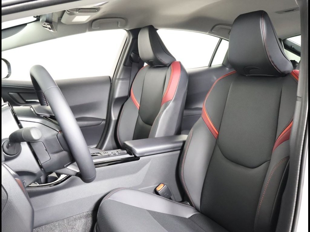 2026 Toyota Prius Plug-in Hybrid XSE Premium - Photo 8