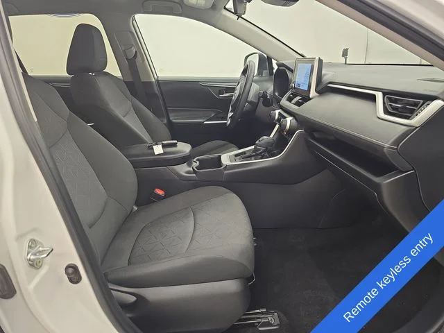 Used 2025 Ice Toyota XLE image 9