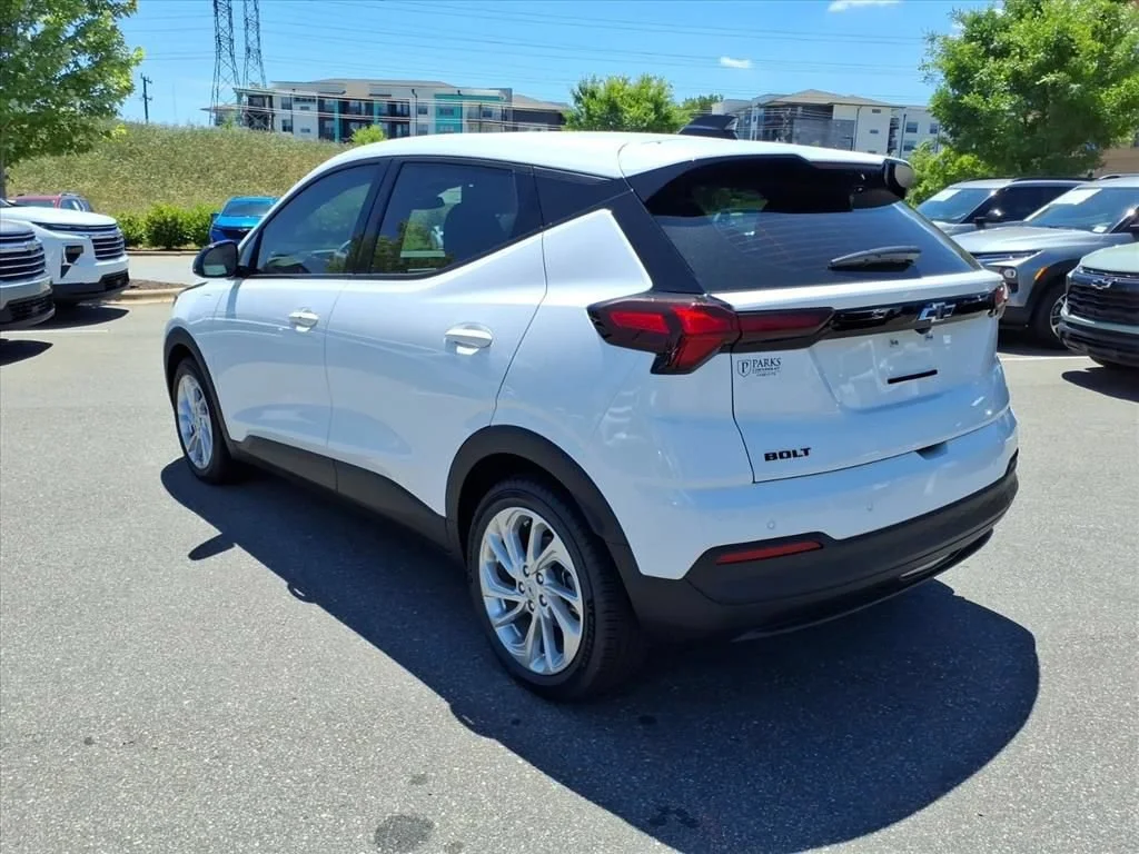 New 2027 Summit White Chevrolet LT image 30