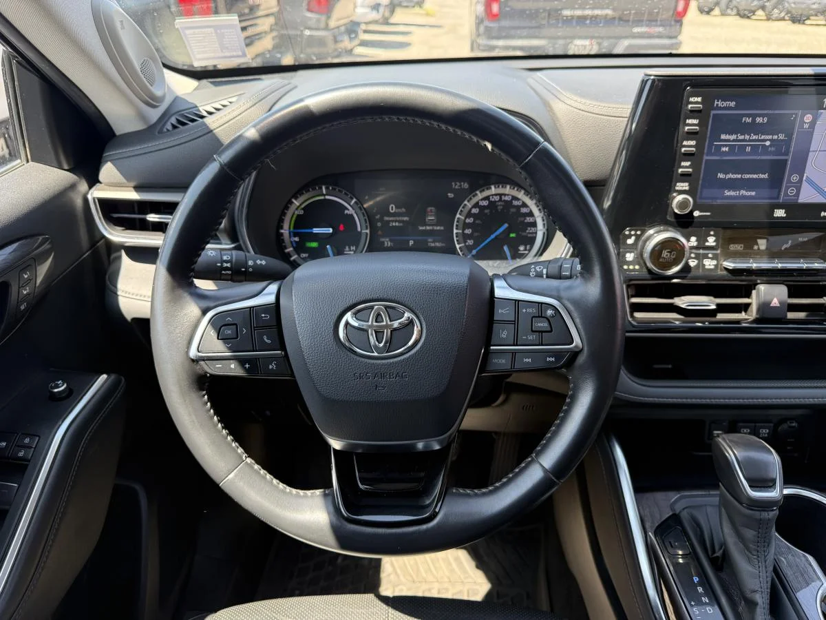 Used 2020 Black Toyota Limited Awd image 28