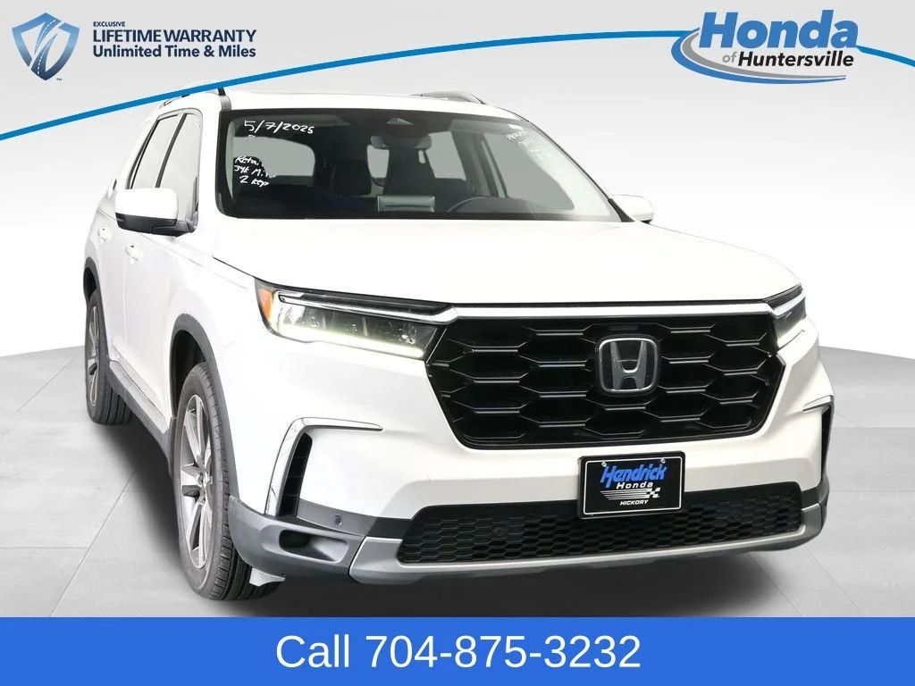 2023 Honda Pilot Touring 2WD's photo