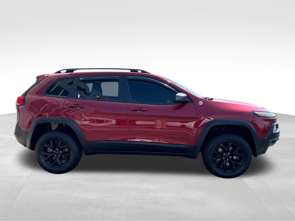 Used 2017 Red Jeep Trailhawk image 9