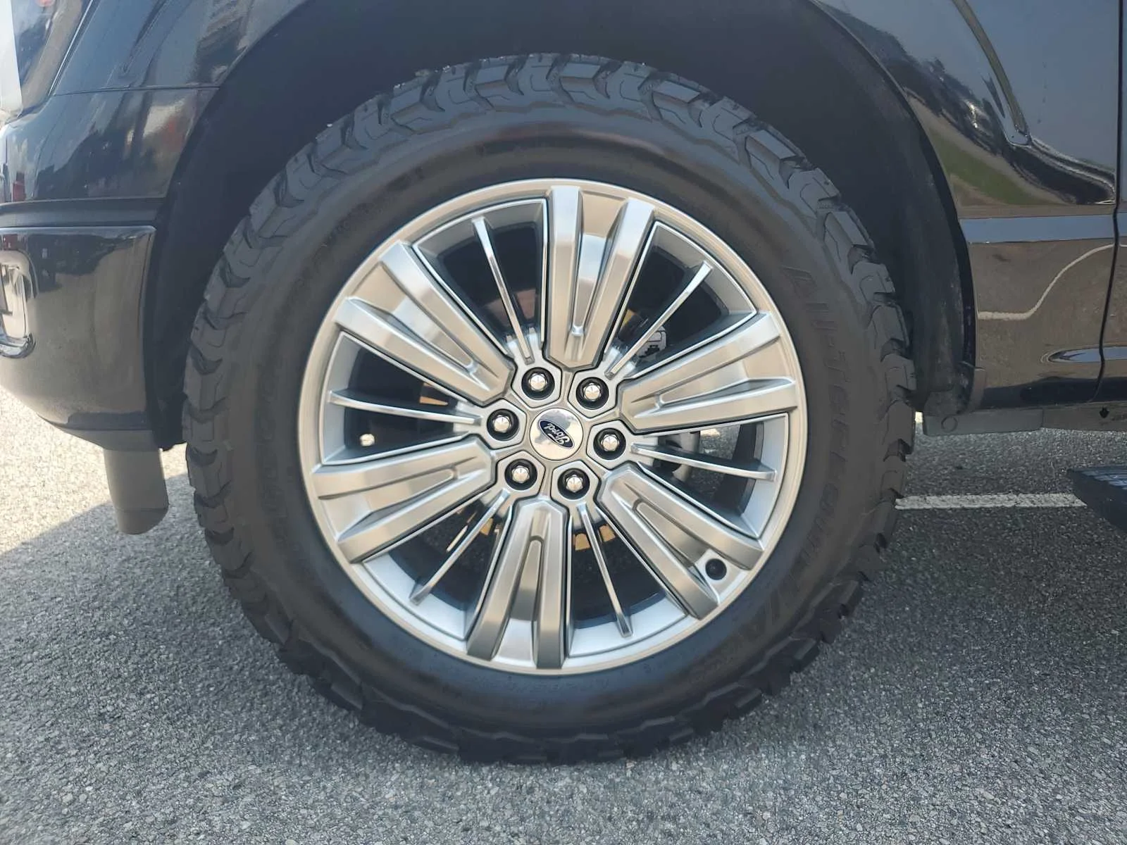 Used 2024  Ford Platinum image 12