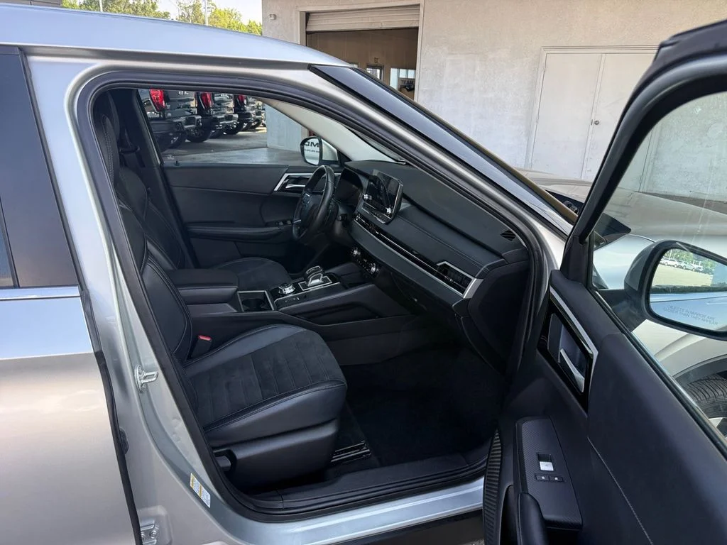 Used 2024 Red Mitsubishi SE image 33