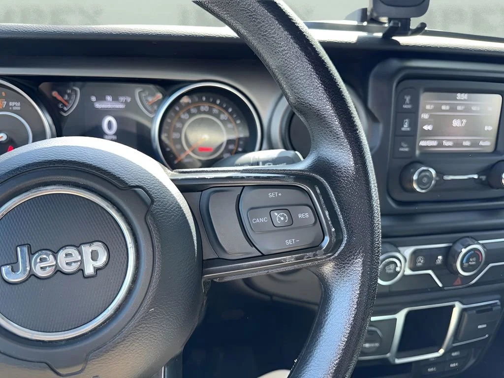 Used 2020  Jeep Sport image 15