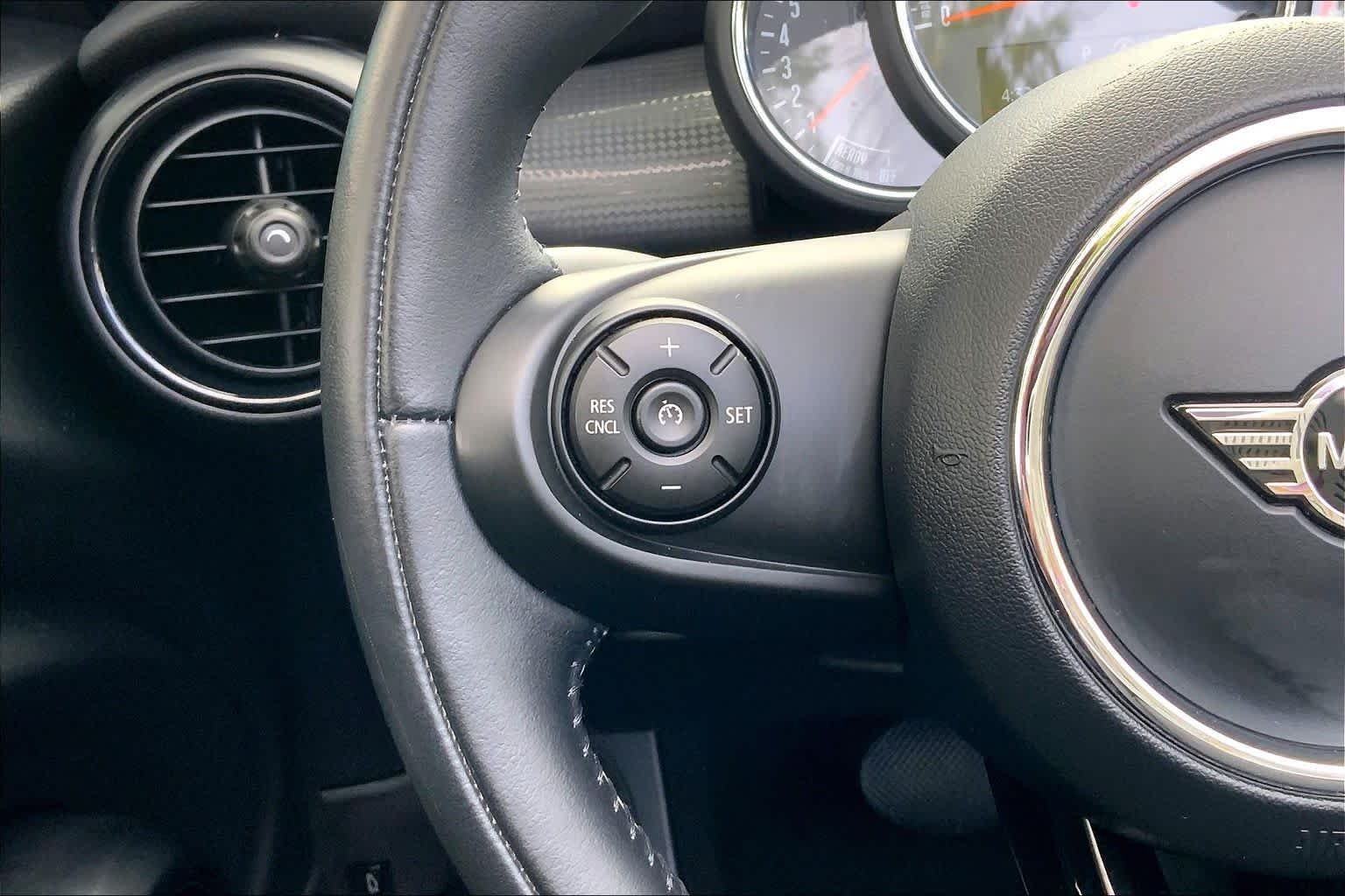 Used 2020 Caribbean Aqua Metallic MINI Cooper image 23
