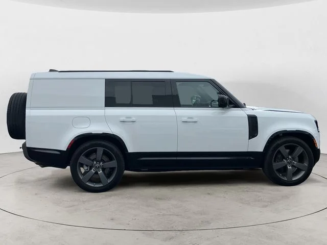 Used 2024 White Land Rover Outbound image 7