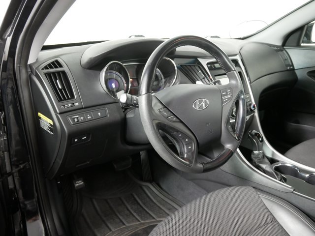 Used 2012 Midnight Black Hyundai SE image 10