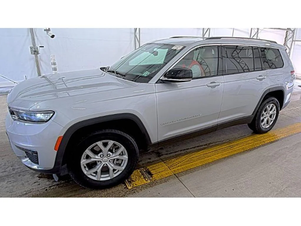 Used 2023 Silver Jeep Limited image 2
