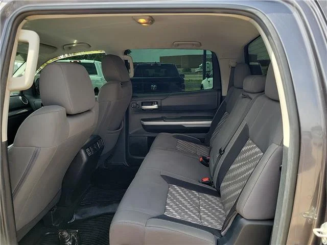 Used 2018  Toyota  image 9