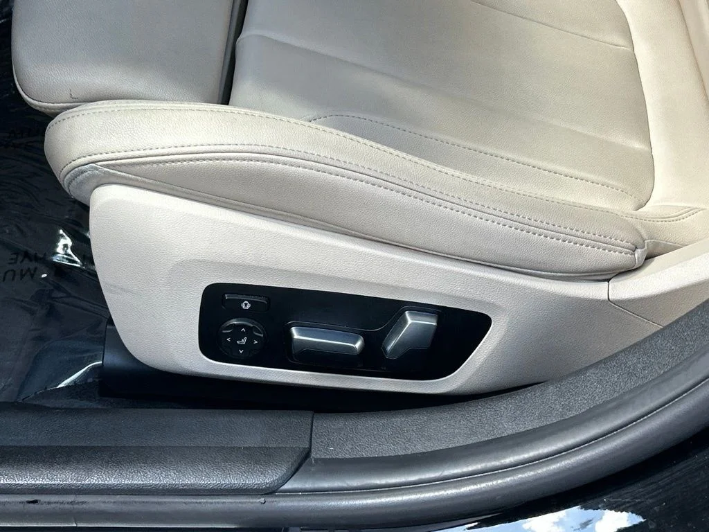 Used 2019 Jet Black BMW 330i image 16