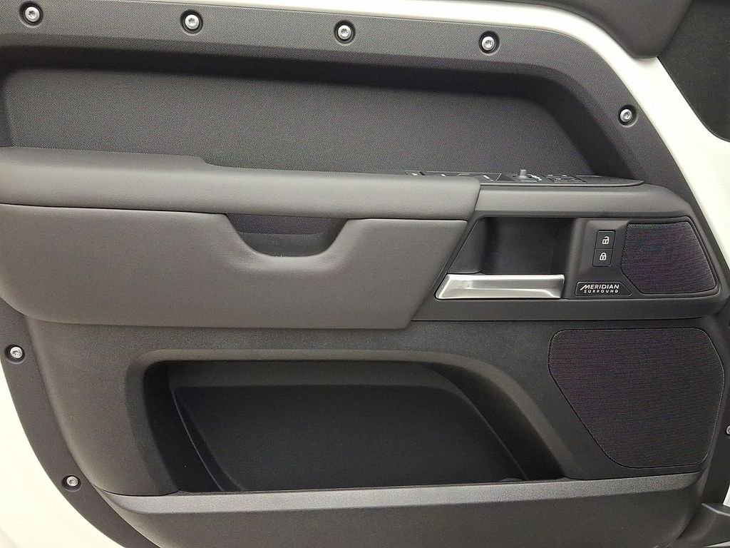 New 2026 Fuji White Land Rover X-Dynamic SE image 8