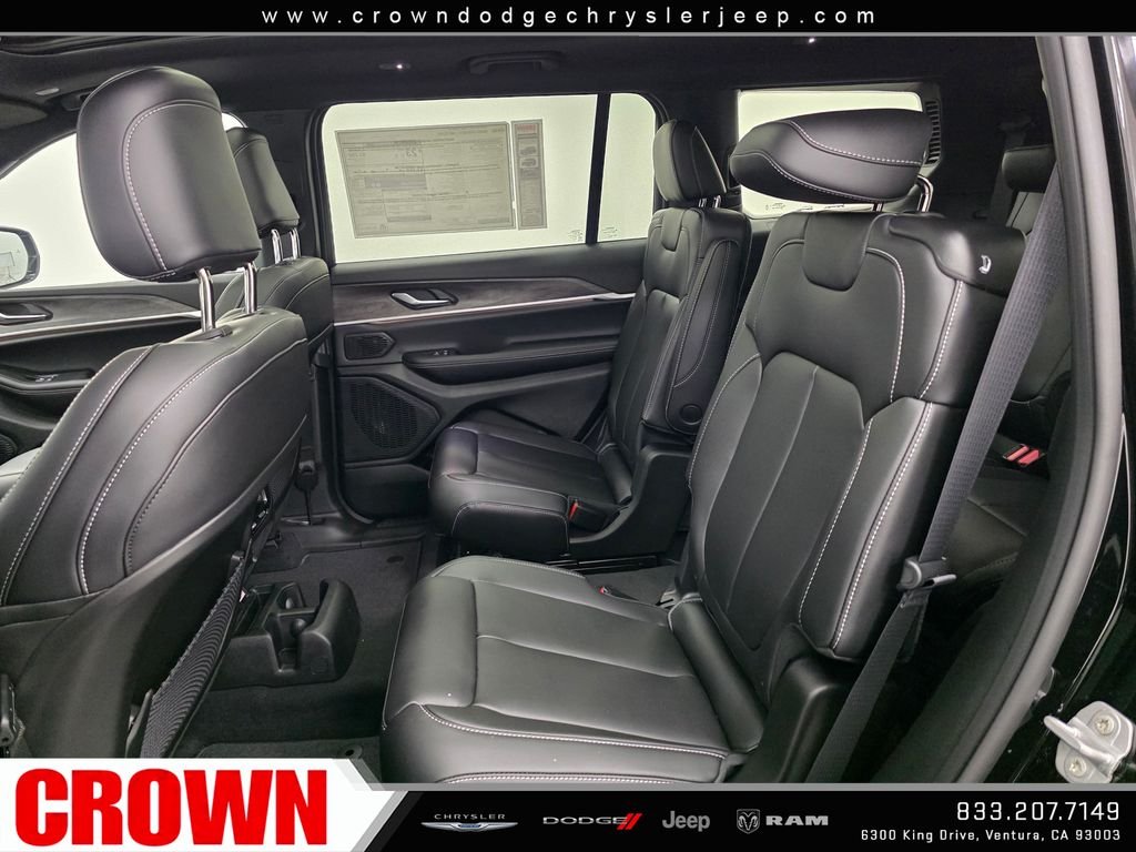 New 2026 Diamond Black Crystal Pearl-Coat Exterior Paint Jeep Limited image 11