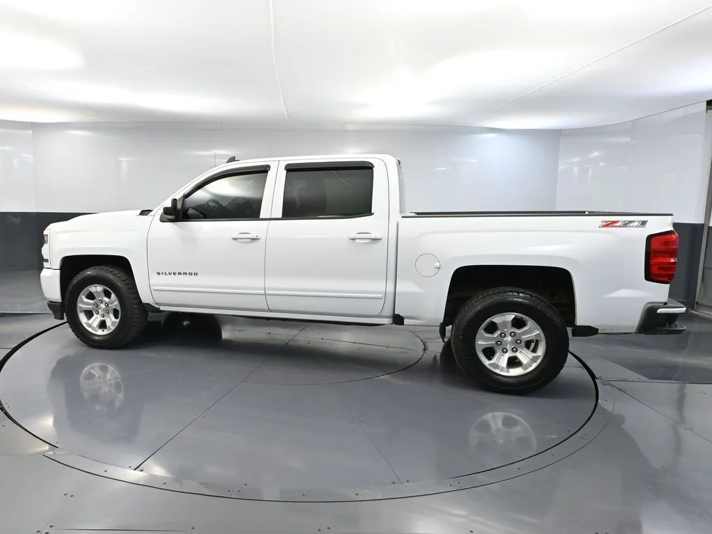 Used 2017 White Chevrolet LT image 11