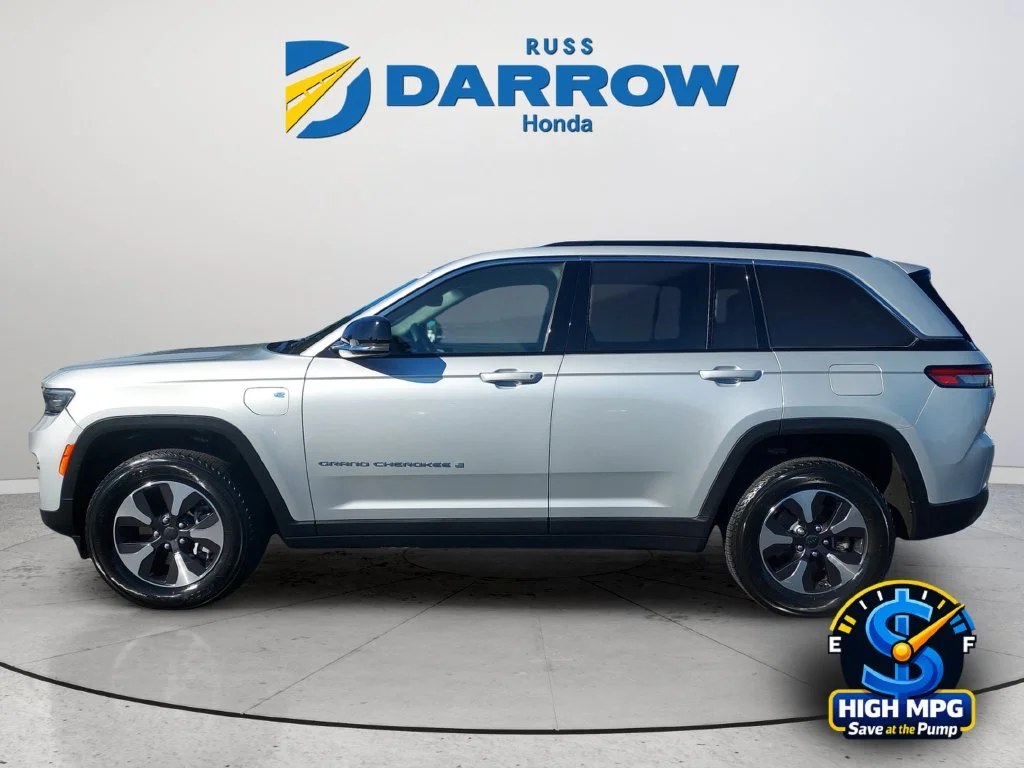 Used 2024 Silver Jeep 4xe image 2