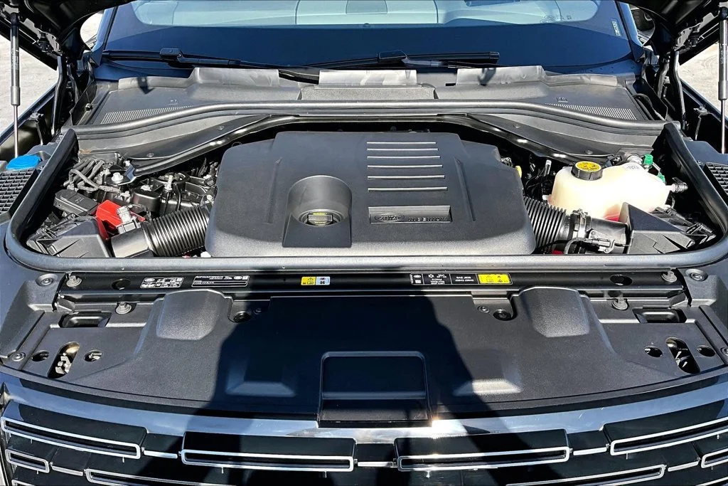 New 2027 Santorini Black LAND ROVER  image 13