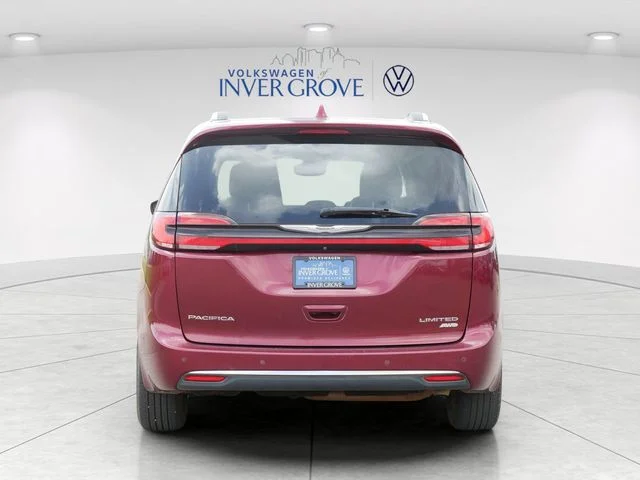Used 2021 Velvet Chrysler Limited image 6