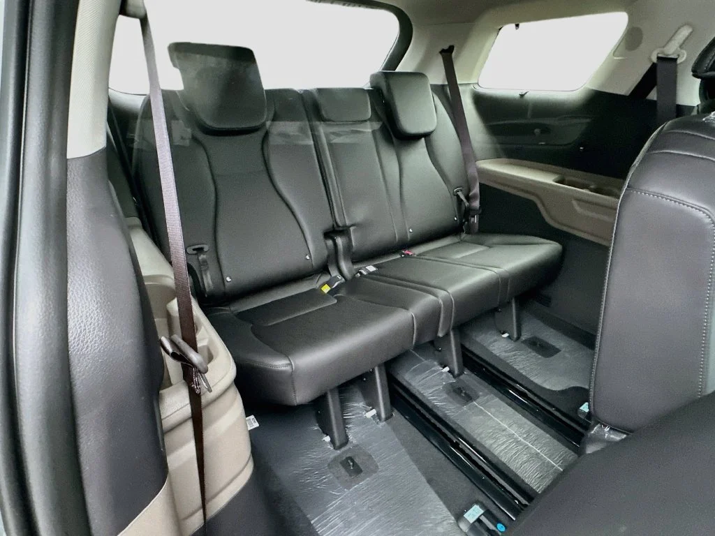 New 2027 Ivory Silver Kia EX image 27