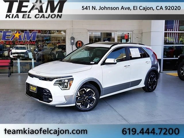 Certified Used 2023 White Kia Wave image 1