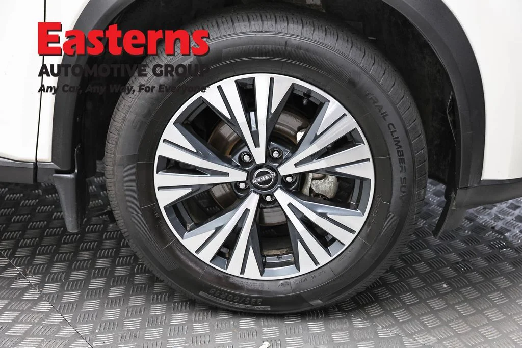 Used 2023 White Nissan SV image 31