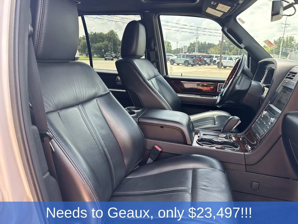 Used 2017 White Lincoln Select image 33