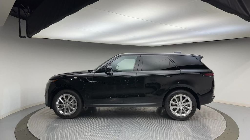 Used 2023 Santorini Black Metallic Land Rover SE image 5