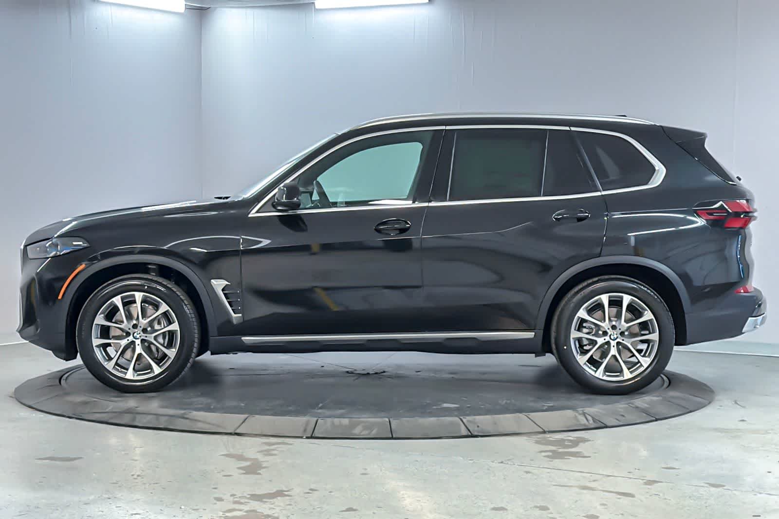 New 2026 Black Sapphire Metallic BMW xDrive40i image 5