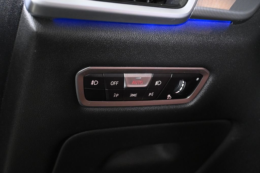 Used 2021 Black Sapphire Metallic BMW xDrive40i image 27