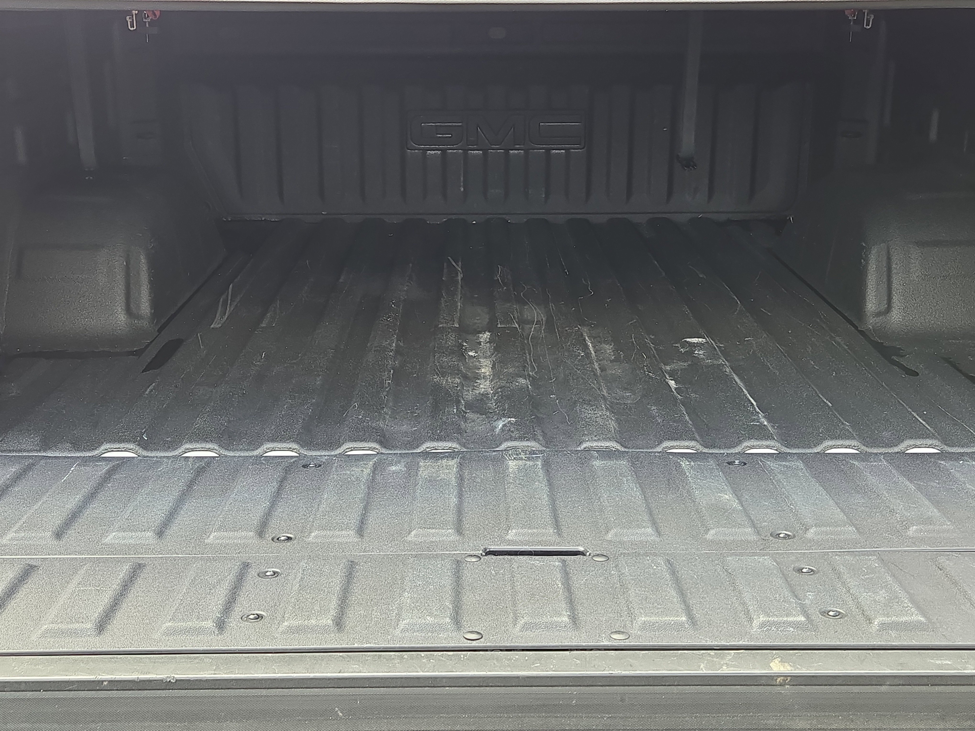 Used 2023 White Frost Tricoat GMC SLT image 14